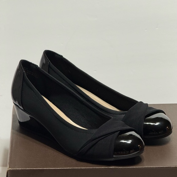 Jones New York Black pressed Wedge Heel Patent Shoes Sz 9 - Picture 1 of 10